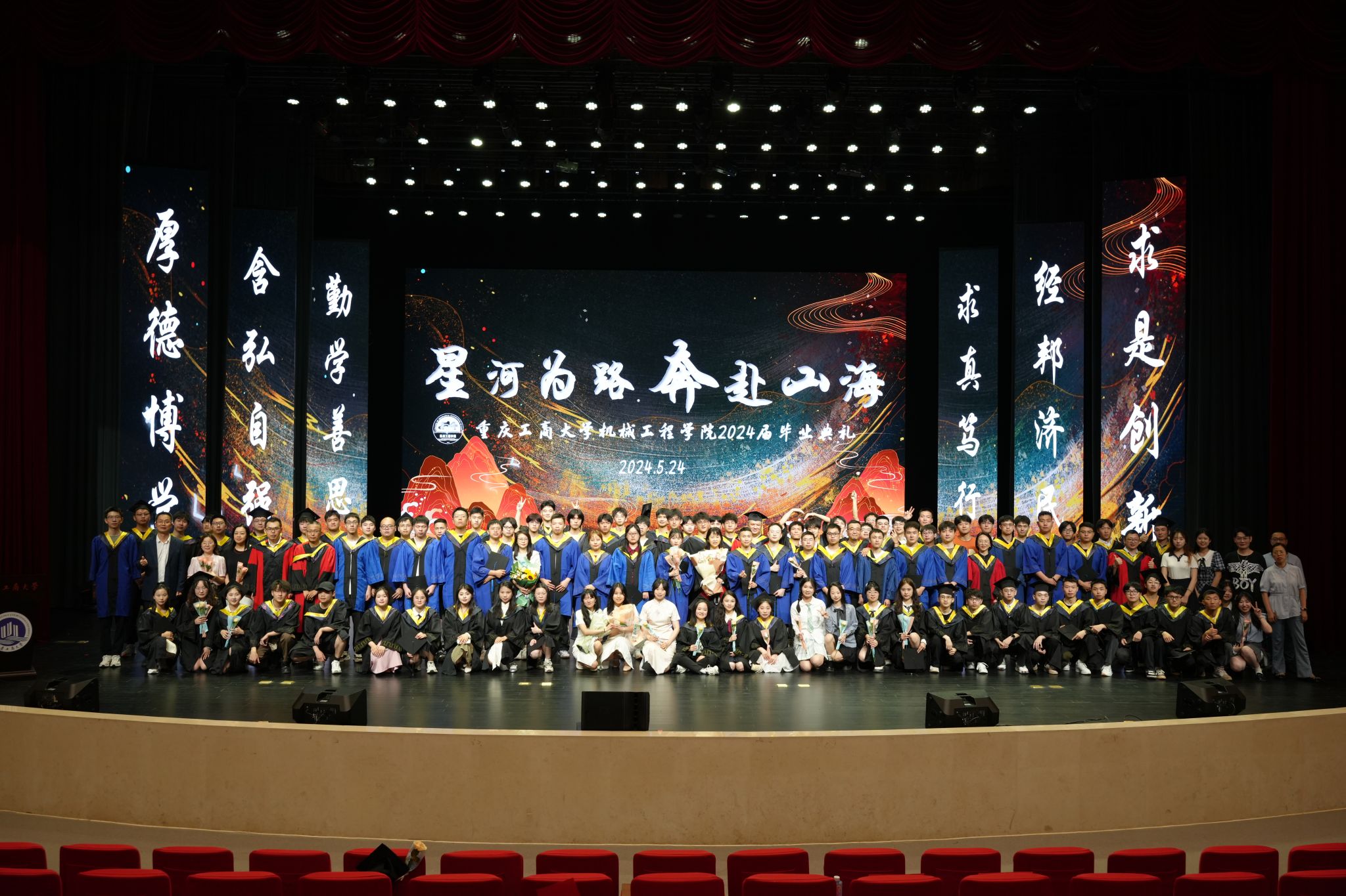 大合影.jpg