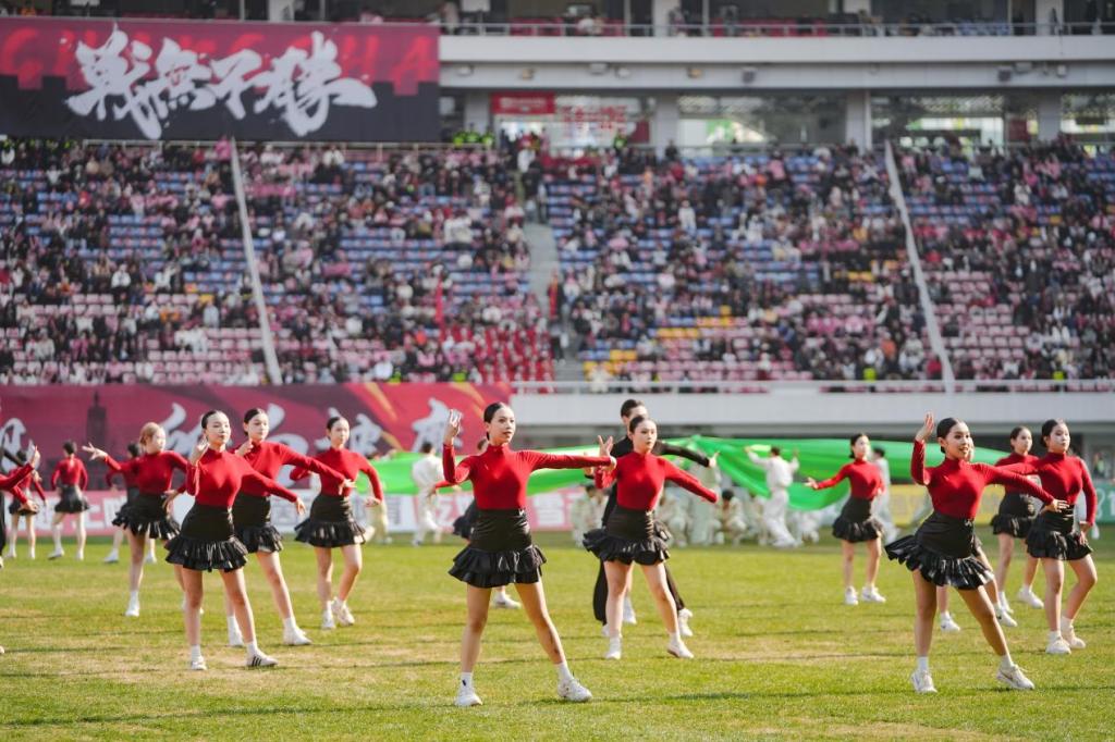 1F5CE